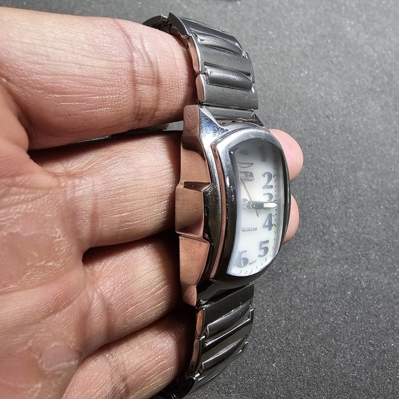 Invicta Special Edition 4230 Ladies Quartz Watch Silver Tone MOP Dial Working cr - Picture 5 of 12